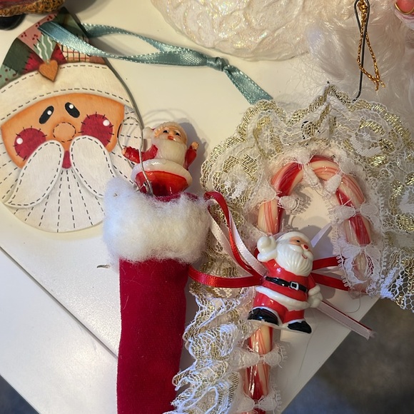 Set of nine (9) Santa’s- 7 ornaments and 2 are decor - Picture 8 of 10